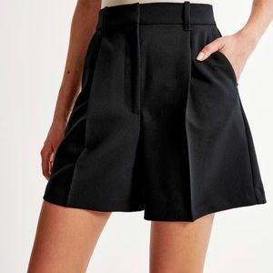 Abercrombie Black Ultra High Rise Tailored Short Size M